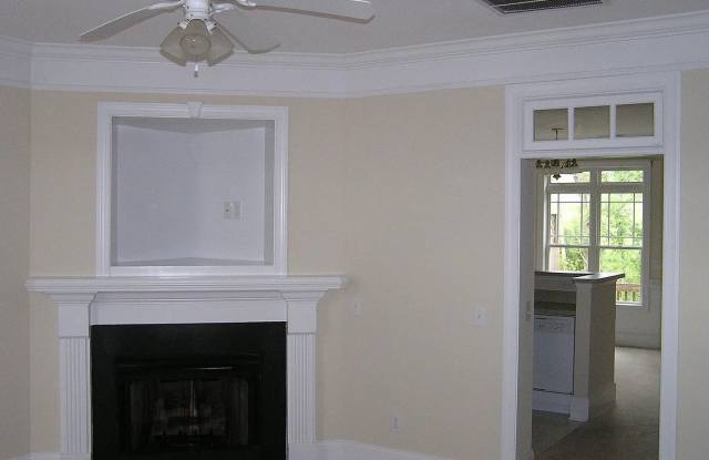 Room in 2 Bedroom Home at Windermere Dr Gallery 3