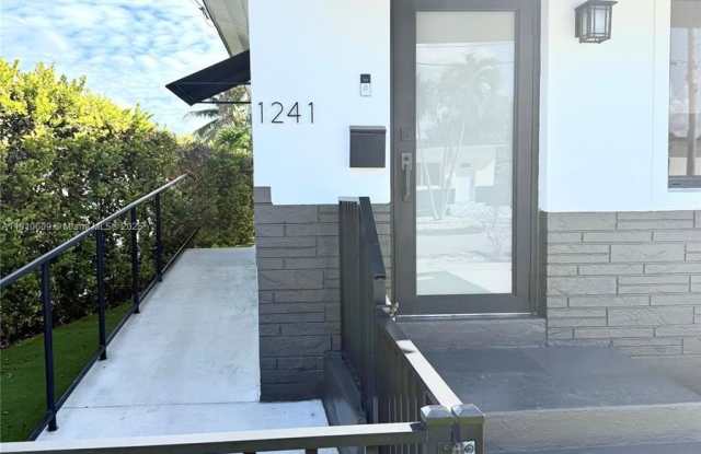 1241 SW 30th Pl photos photos