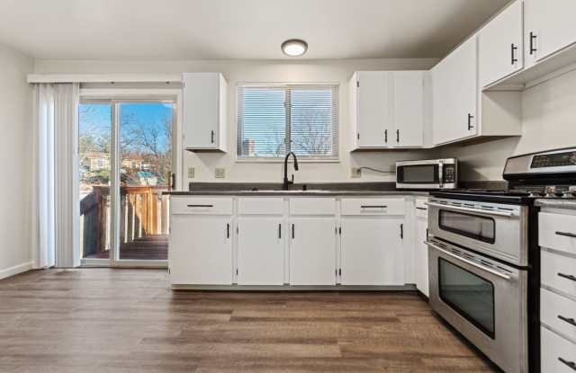 Charming 3-Bedroom, 2-Bathroom Split-Level Home with Large Yard Gallery 1