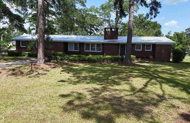 Newly Renovated 3 Bedroom Gallery 1
