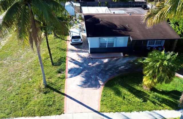 2671 NW 87th Ln photos photos