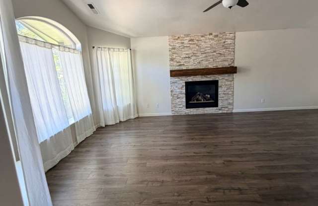 House in Aspen Trails! 3 bed/2 bath - $2,995.00 Gallery 4
