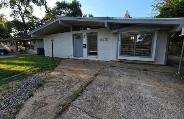 3 bedroom 1.5 bathroom--Shady Grove Neighborhood photos photos
