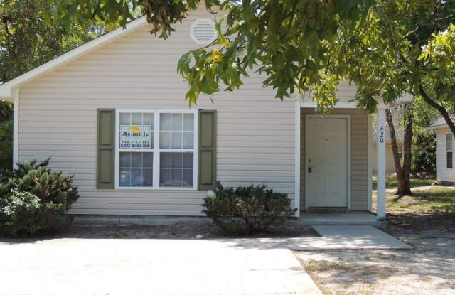 3 Bedroom, 2 Bath House Available On Wesley Ave. photos photos