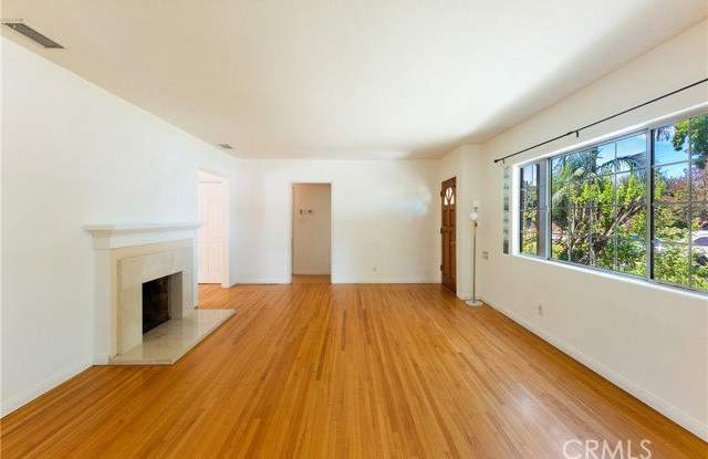 4722 Ventura Canyon Avenue Gallery 2
