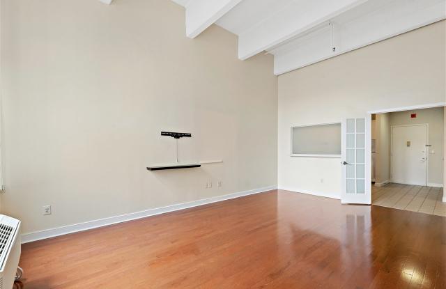 1500 HUDSON ST Gallery 2