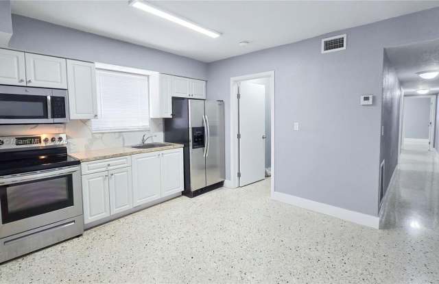 355 W 10th St - 355 West 10th Street, Hialeah, FL 33010