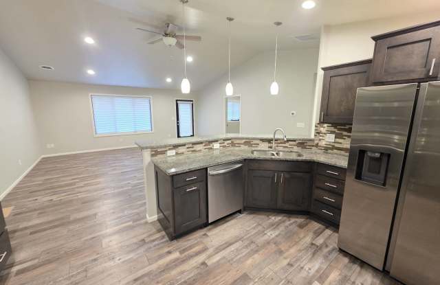 2050 Quail Street - 5 photos photos