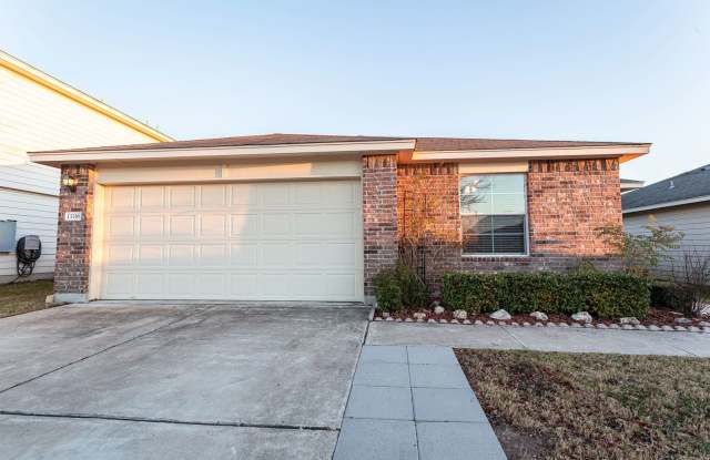 Inviting 4/BR 2/BA Home with Spacious Backyard! photos photos