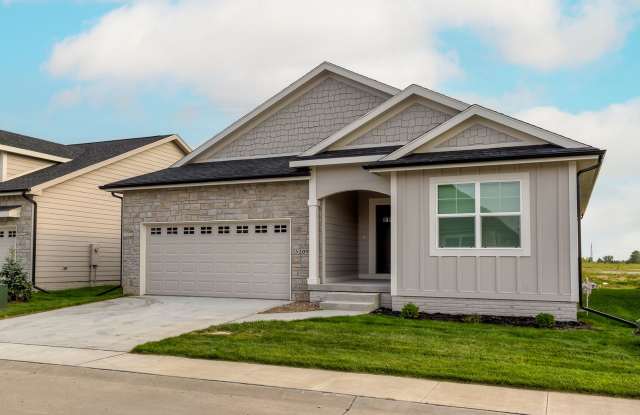 Luxury Living at The Crossings: Your Dream Ranch Villa with a Finished Basement !! Ankeny Schools!! photos photos
