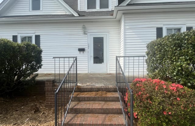 127 E Wilson Ave - 127 East Wilson Avenue, Mooresville, NC 28115
