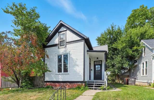 3 bedroom home! - 608 Kinnaird Avenue, Fort Wayne, IN 46807