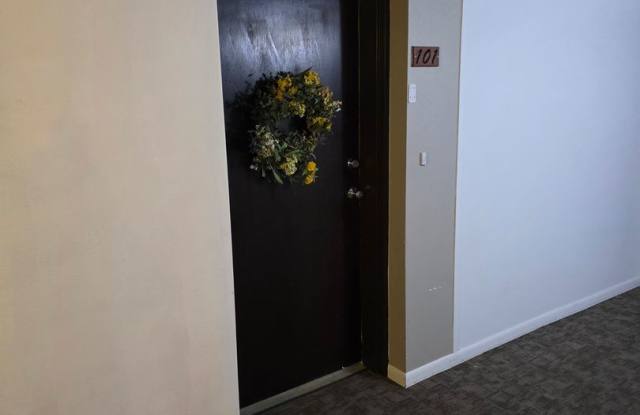 2Bed 1Bath unit in a Great Location!! photos photos