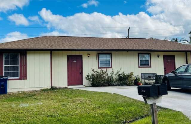 19045 Holly Road unit: 47 photos photos