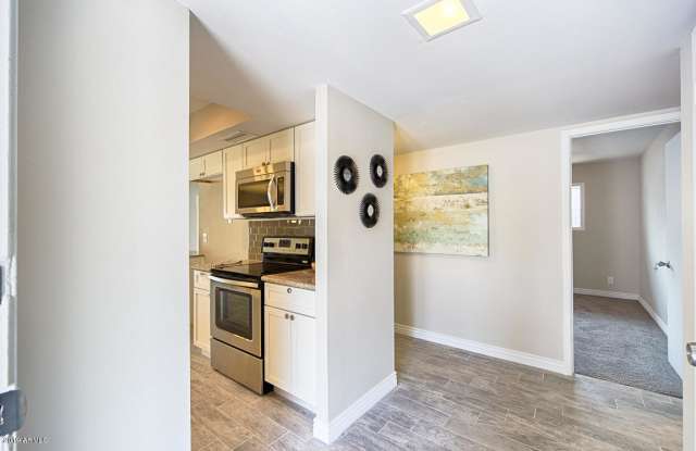 110 E LA JOLLA Drive Gallery 2
