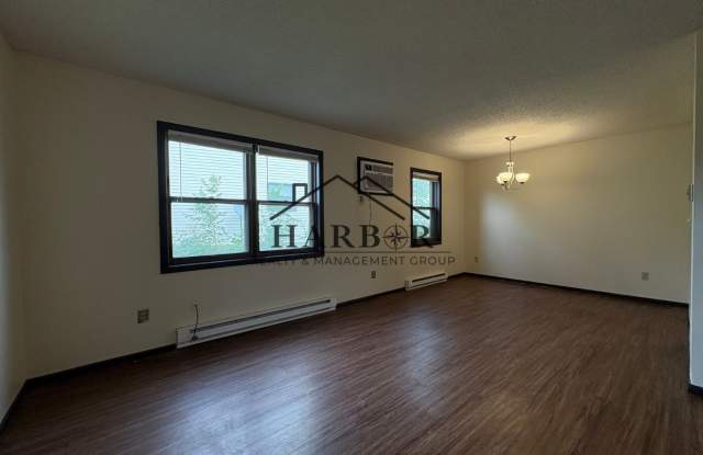 Charming 2-Bedroom in NW Rochester – Snow & Lawn Care Included! Gallery 2