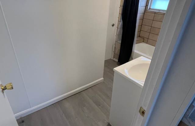 204 1/2 3rd Avenue Southwest apt B - 1 Gallery 3