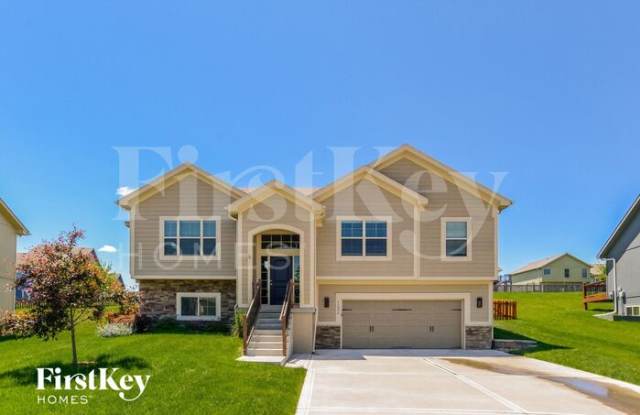 11036 North Laurel Avenue - 11036 North Laurel Avenue, Kansas City, MO 64157