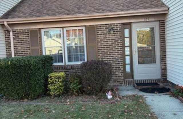 121 Parkway Drive - 121 Parkway Drive, Hampton, VA 23669