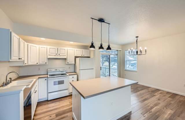 Bright & Cozy 2BD/2BA Townhome in Meadowview neighborhood! photos photos