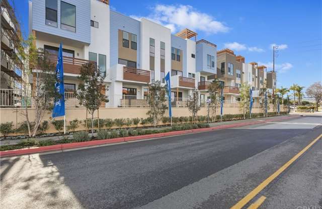 693 W 17TH ST - 693 W 17th St, Costa Mesa, CA 92627