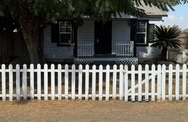 Charming 3BDR House in Visalia Gallery 3