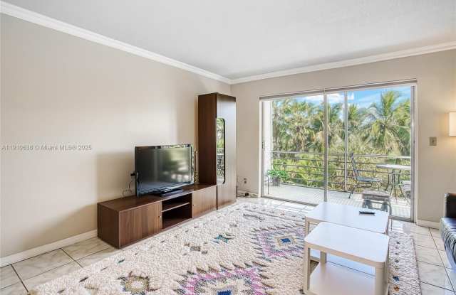 600 NE 14th Ave photos photos