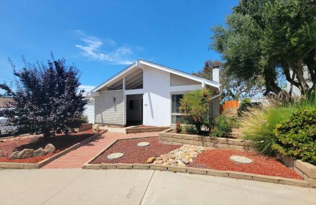 Darling, Move-In Ready Home in Highly Sought After Neighborhood w/ a Great View!! photos photos