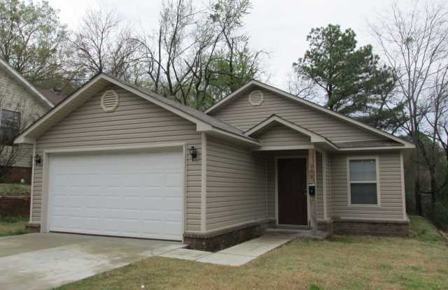3 Bedroom Home in Van Buren - 708 North 15th Street, Van Buren, AR 72956