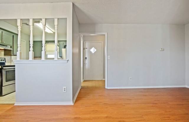 1917 Northeast 53rd Street Gallery 4