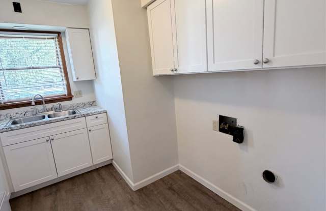 2910 Fernwood Avenue - 4 Gallery 2