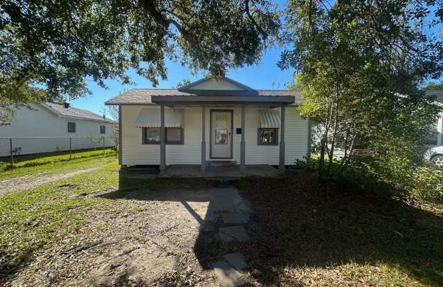 2B/1B Home Available in Lake Charles **$300 off First Months Rent** photos photos