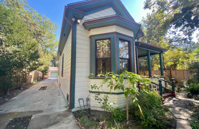 824 N. Lincoln Street Gallery 2