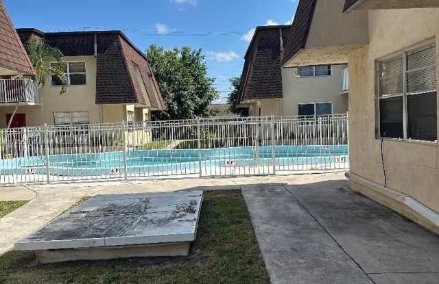 4524 SW 54th St photos photos
