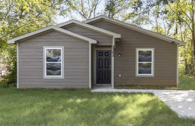 2202 S 12th St - 2202 South Twelfth Street, Longview, TX 75602