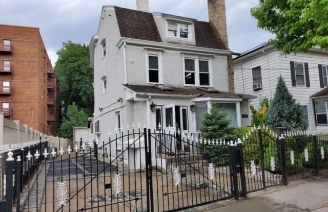 176 WASHINGTON ST - 176 Washington Street, Essex County, NJ 07003