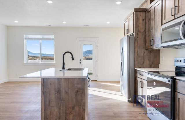 3 bed 2.5 Bath Townhome Gallery 4