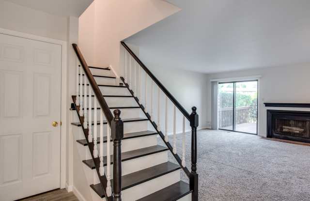 889 Heatherbrook Court Gallery 4