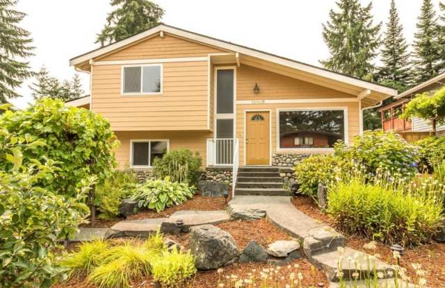 Charming 3-Bed, 2-Bath Tri-Level Home in Redmond, Steps from Marymoor Park" Gallery 1