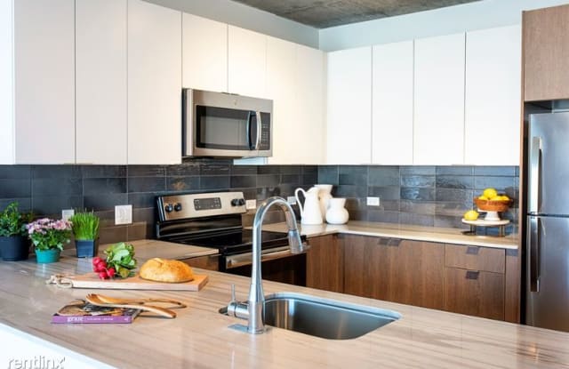 211 S Wabash Ave - 211 South Wabash Avenue, Chicago, IL 60604