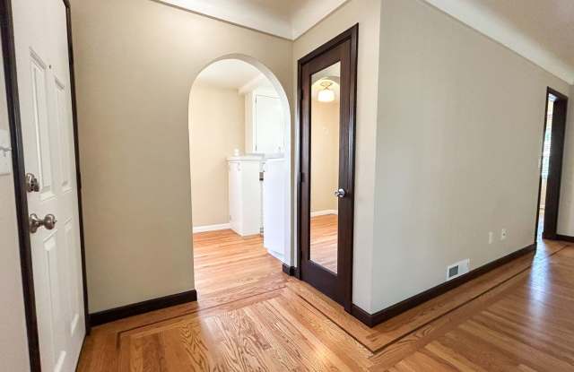 Single Story House with Hardwood Floors ~ Williams 3319 Gallery 3