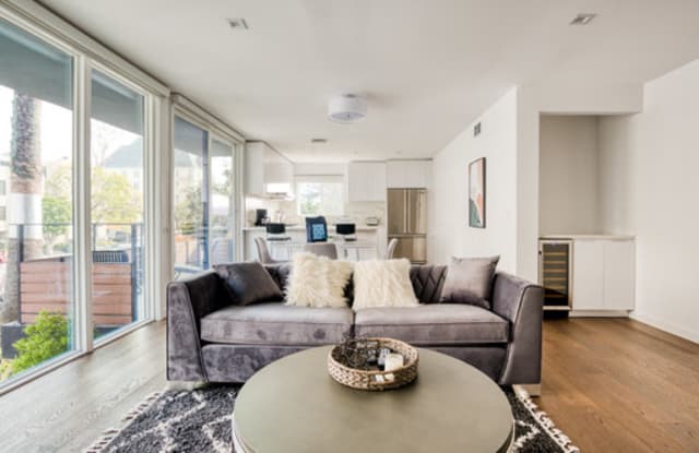 101 North Crescent Heights - 101 N Crescent Heights Blvd, Los Angeles, CA 90048
