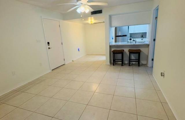 Gulf Harbor Condo Living Gallery 3