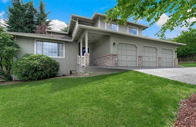 Sunny  Bright House for Rent - 12831 Southeast 84th Street, Newcastle, WA 98056