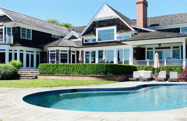 15 Penniman Point Rd - 15 Pennimans Point Road, Quogue, NY 11959
