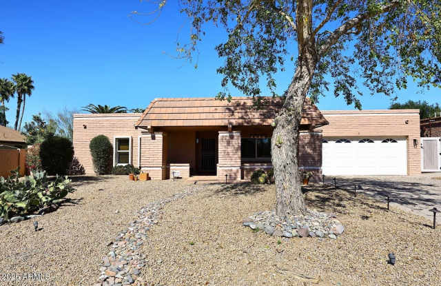 320 E COUNTRY GABLES Drive - 320 East Country Gables Drive, Phoenix, AZ 85022