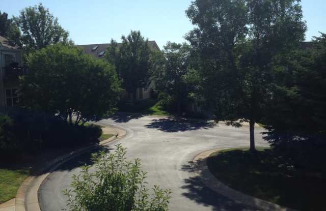 Wonderfully Inviting 2 Bed 2 Bath Superior Townhome - Early June! Gallery 3