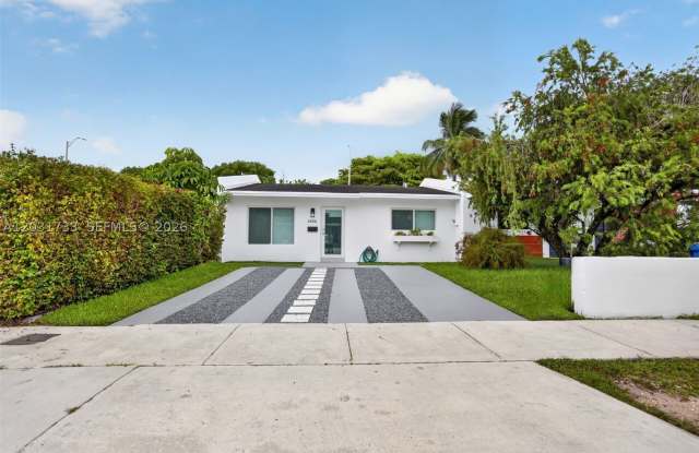 10006 SW 23rd Ter photos photos