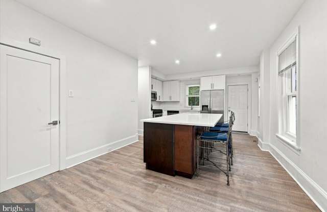 482 MARTIN Street Gallery 3