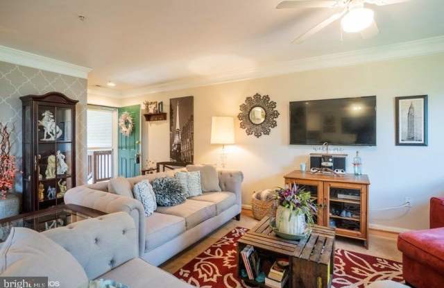 613 TEAL COURT Gallery 3